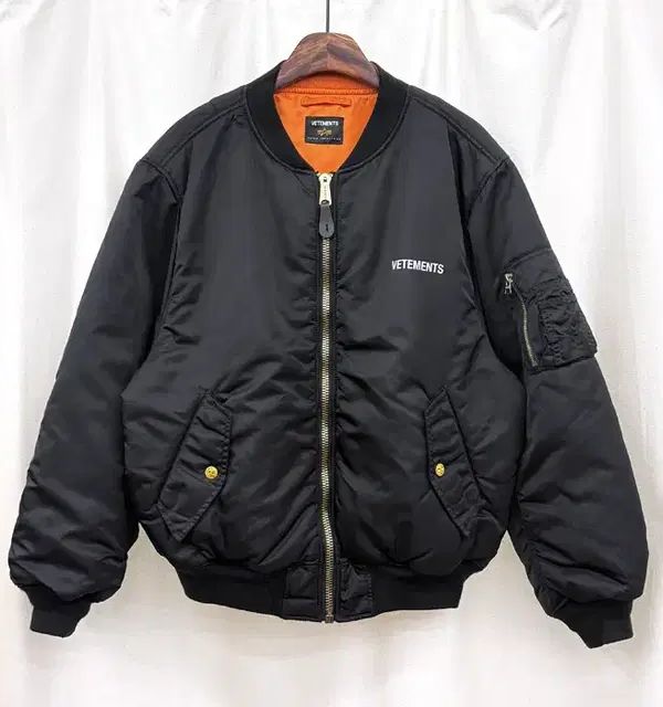 Vetements Alpha Industries back logo emoji bomber