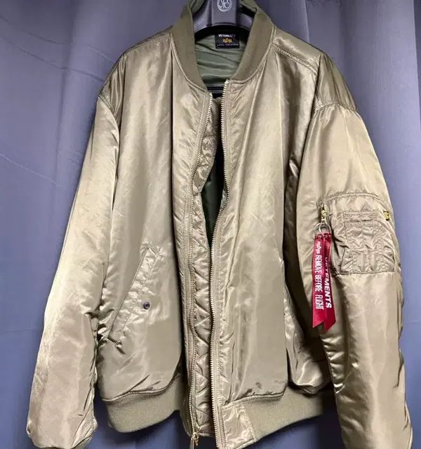 [S] Vetements Reversible Bomber Khaki Olive